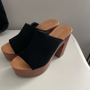 Black platform sandals